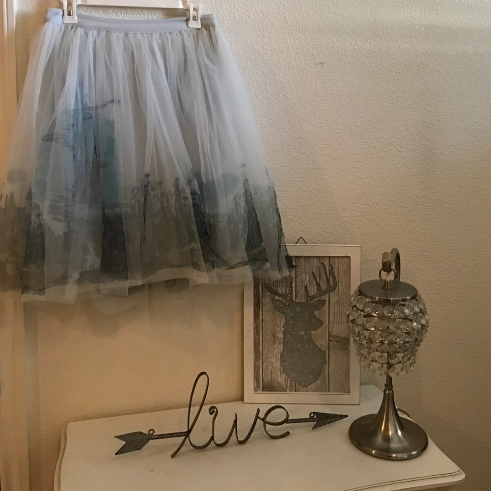 Lauren Conrad skirt. 🌸