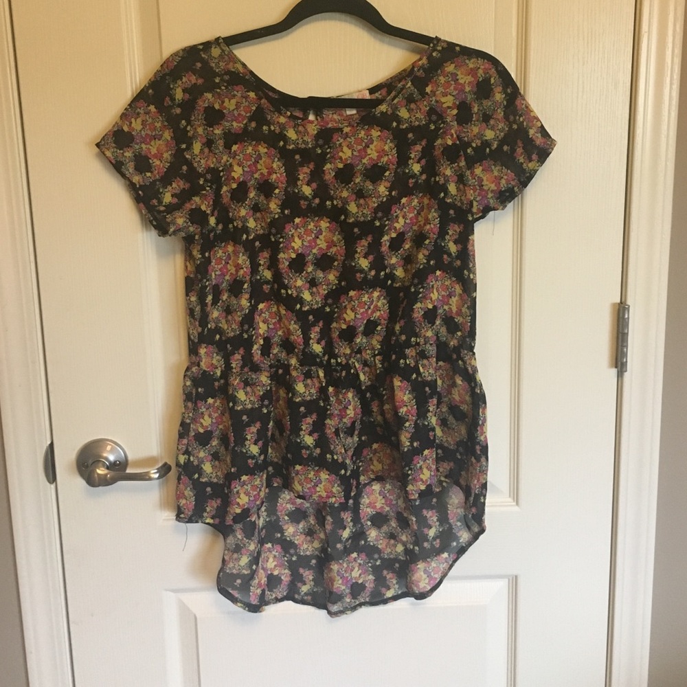 Gianni Bini high low skull floral top