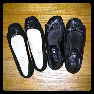 2 pairs of black flats