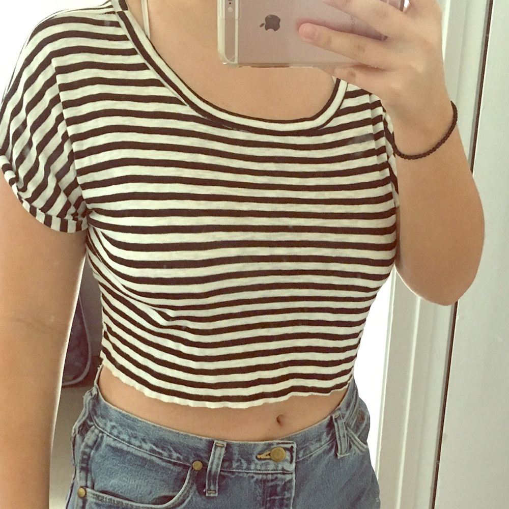 Black & White Crop Top! 70% cotton, 30% Polyester