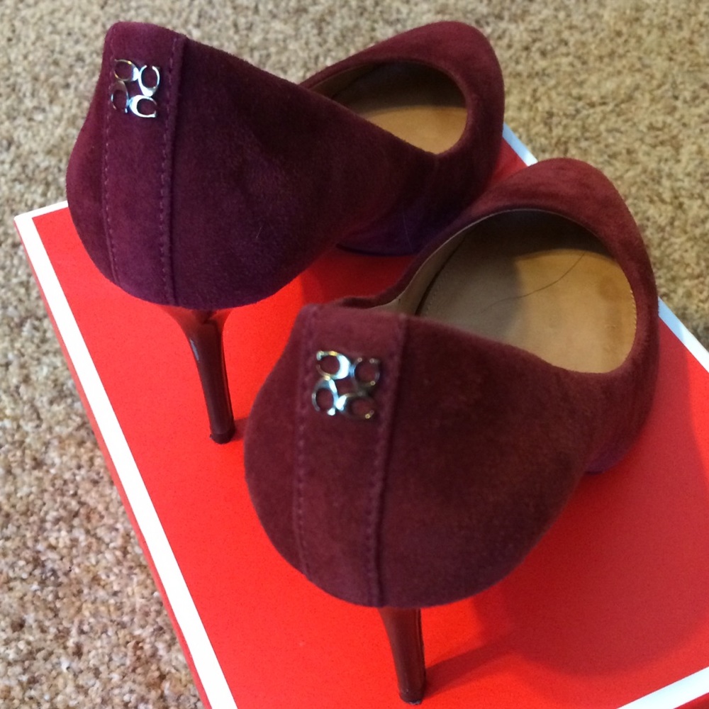 Sexy merlot suede Coach heels 🍷