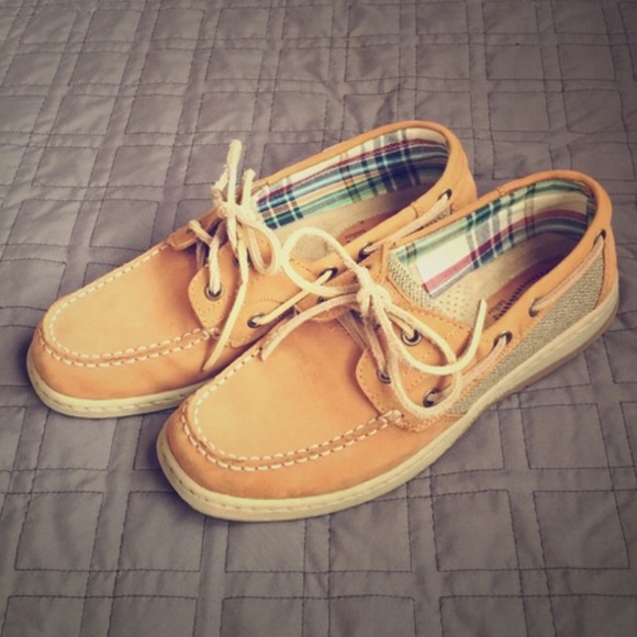 white mountain boat shoes