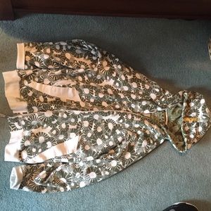 Green and white akademiks zip up hoodie