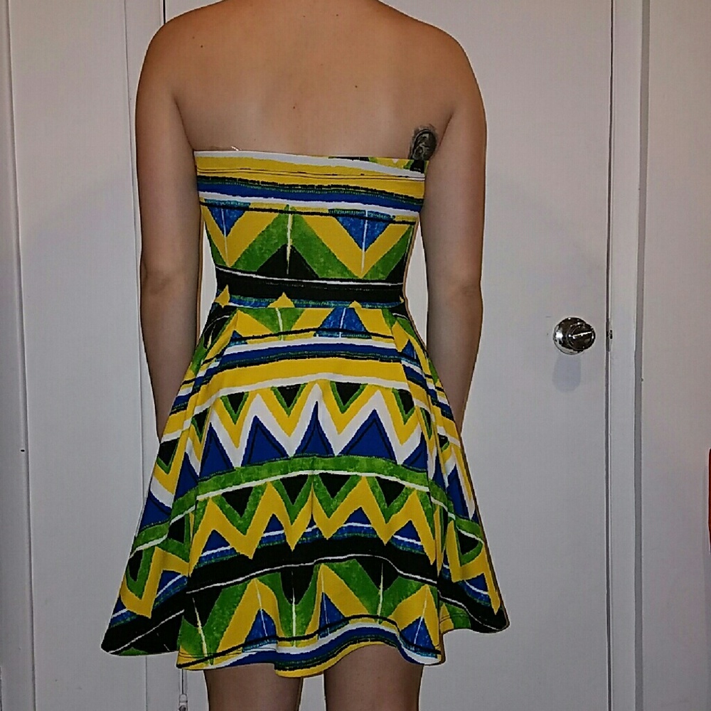 🚫 SOLD 🚫 Tribal pattern strapless dress. - Picture 5 of 6