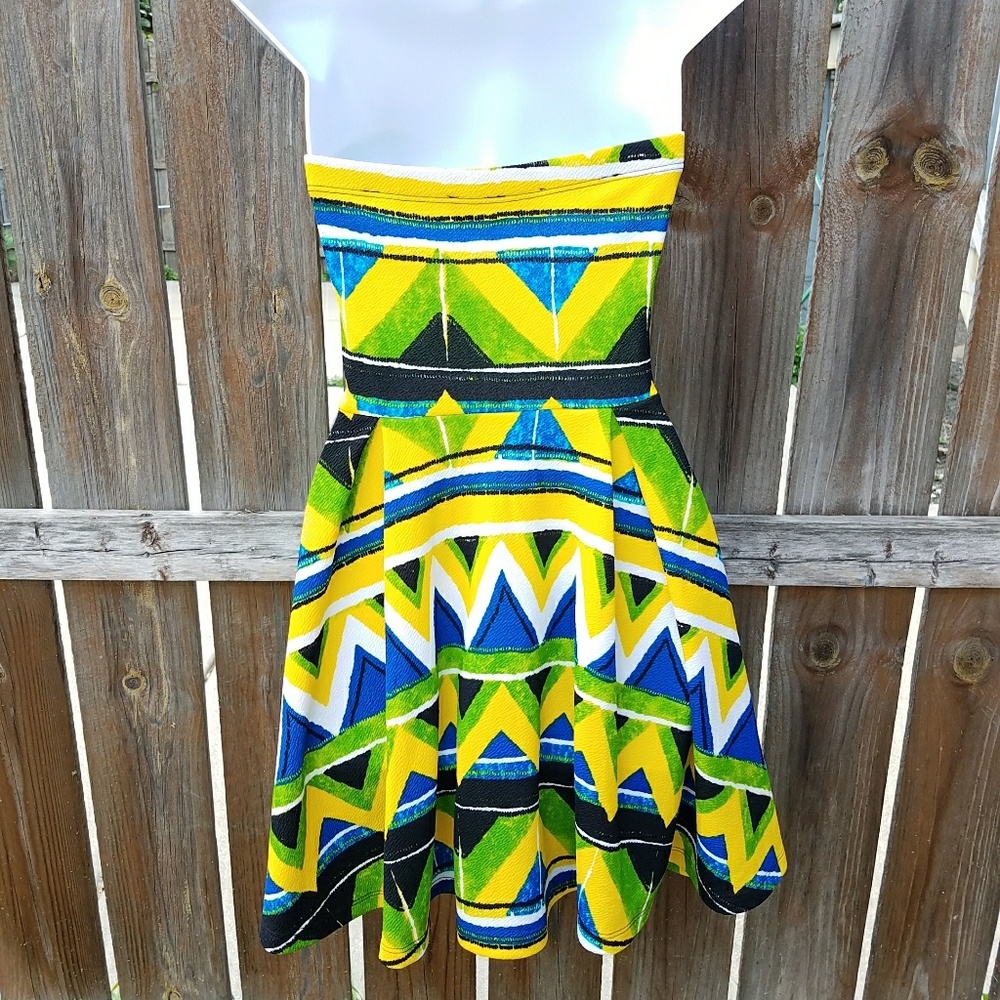🚫 SOLD 🚫 Tribal pattern strapless dress. - Picture 3 of 6