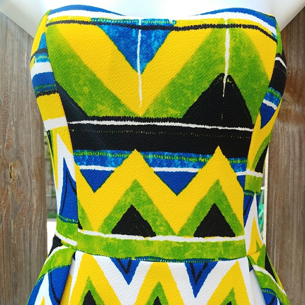 🚫 SOLD 🚫 Tribal pattern strapless dress. - Picture 2 of 6