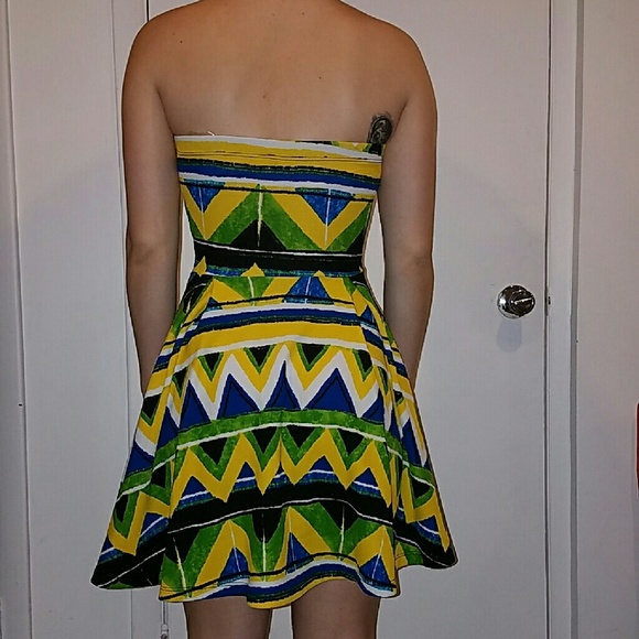 🚫 SOLD 🚫 Tribal pattern strapless dress. - Picture 5 of 6