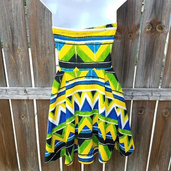 🚫 SOLD 🚫 Tribal pattern strapless dress. - Picture 3 of 6