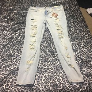 Destroyed skinny jeans