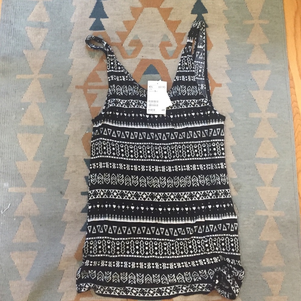 H&M black printed tank