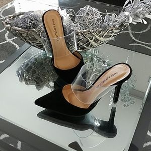 Pointy black heel with clear band