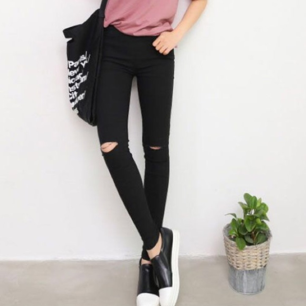 ✨✨NEW✨✨Skinny Ripped knees legging/ jegging