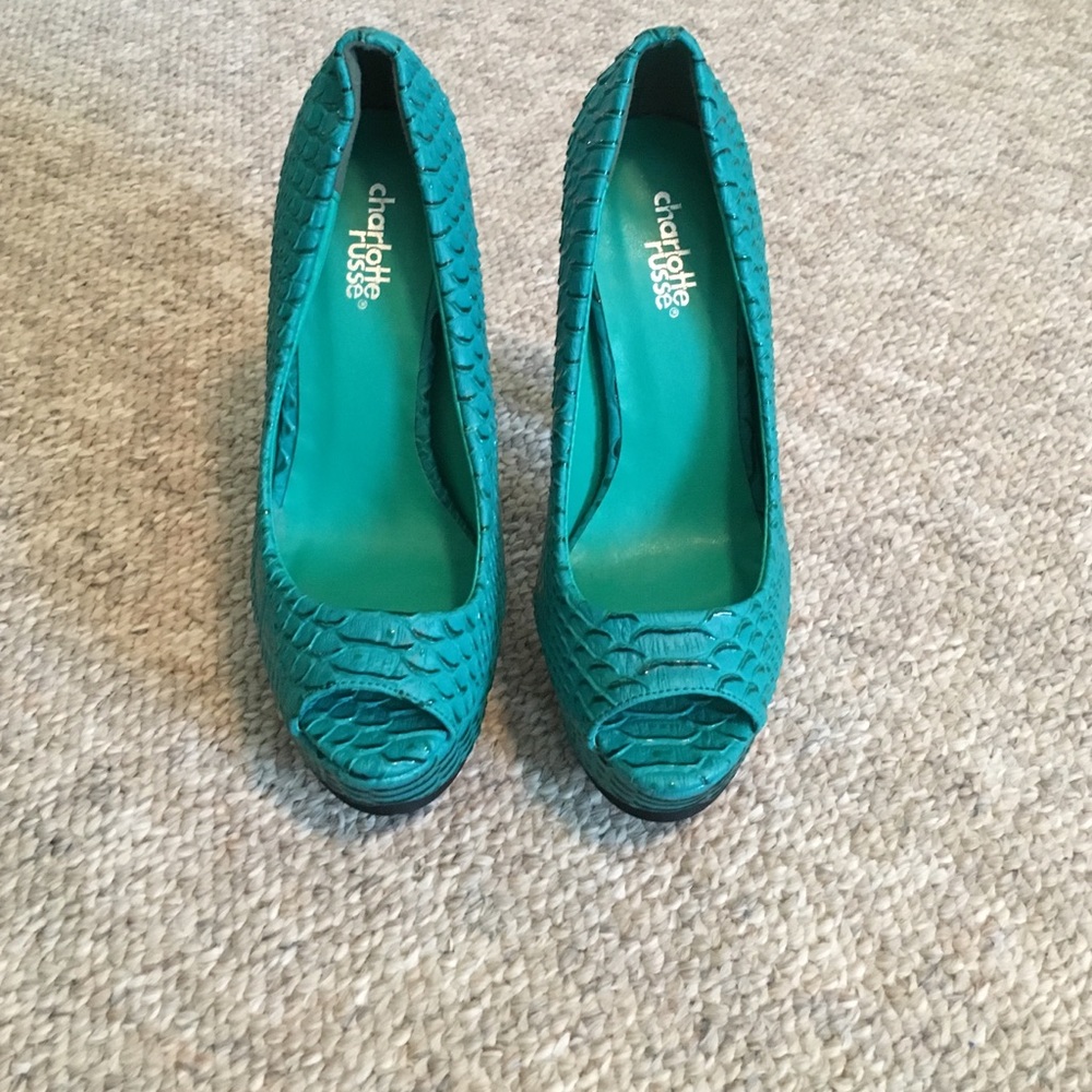 Charlotte Russe teal pumps