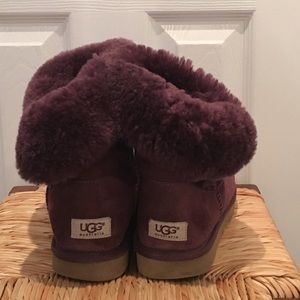REDUCED! Bailey Button Uggs deep purple size 8