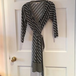 Gorgeous Max Studio wrap dress. Size S