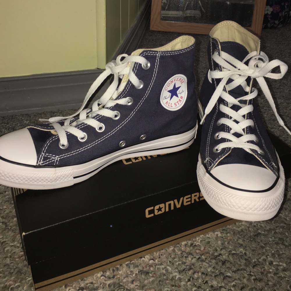 Navy blue converse ☀️1 HOUR SALE ☀️