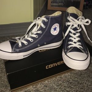 Navy blue converse ☀️1 HOUR SALE ☀️