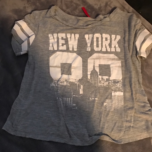 Super cute crop top ! - Picture 1 of 3