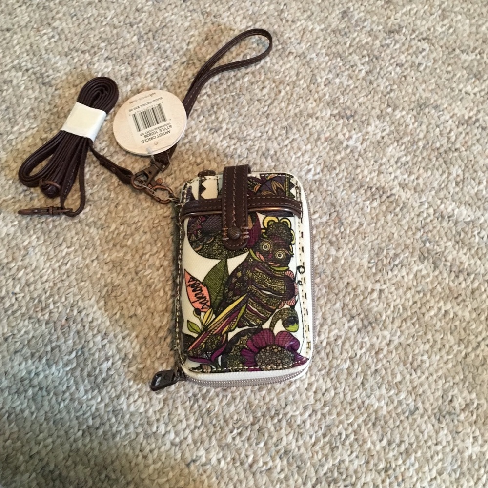 Sak roots smartphone wristlet🙌