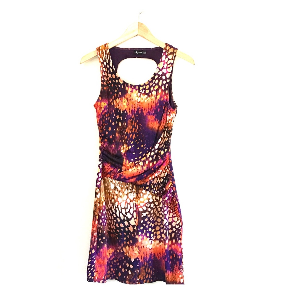 🆕Listing!🔥💋Stunning Fun Print Stretchy Dress! M