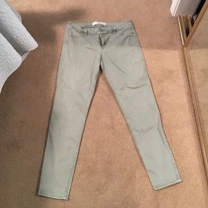 Cute barely worn Abercrombie and Fitch green jeans