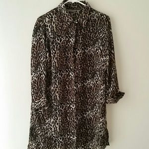 Animal print long blouse.