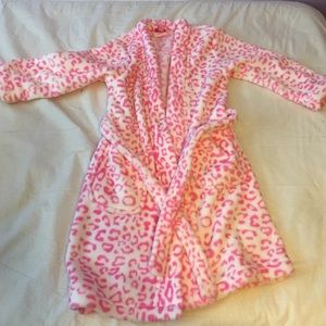 Kids 2/3 bath robe. Only worn a few times