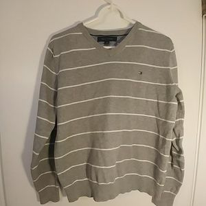 EUC Tommy Hilfiger sweater!
