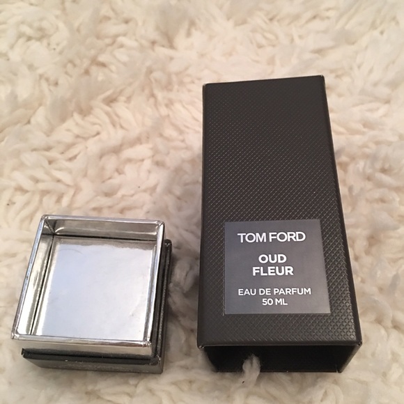 Tom Ford Oud Fleur Eau de Parfum dark gray box - Picture 2 of 2