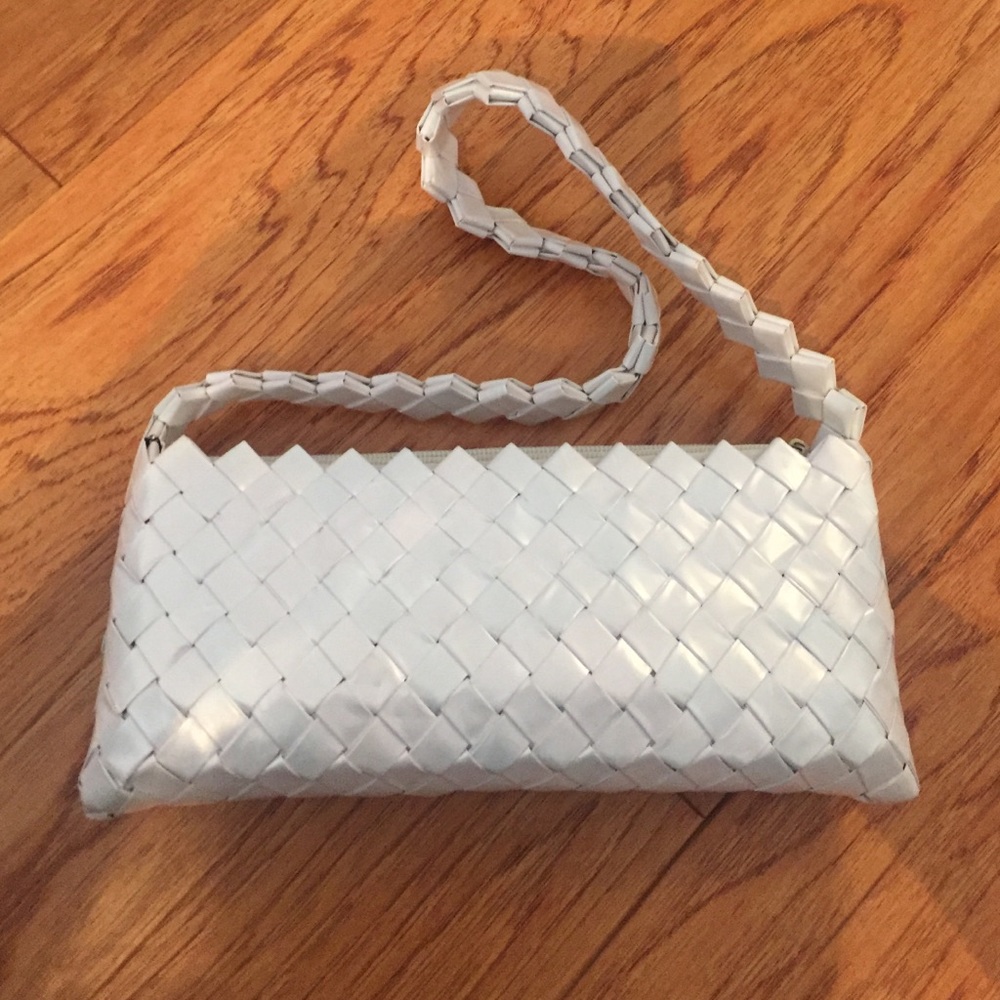 Wrapper weave shoulder bag
