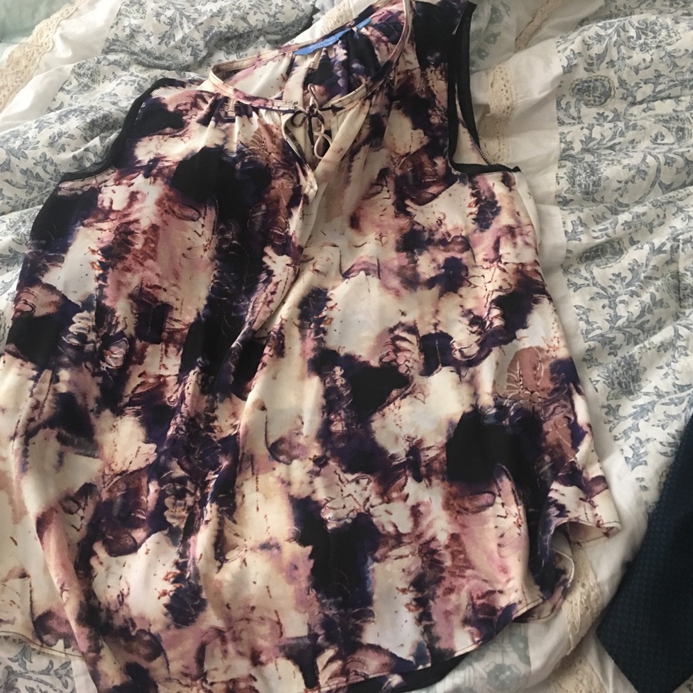Sleeveless blouse. Vera Wang