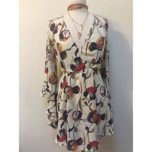 NWT Floral Bell Sleeve V-Cut Cocktail Dress ✨