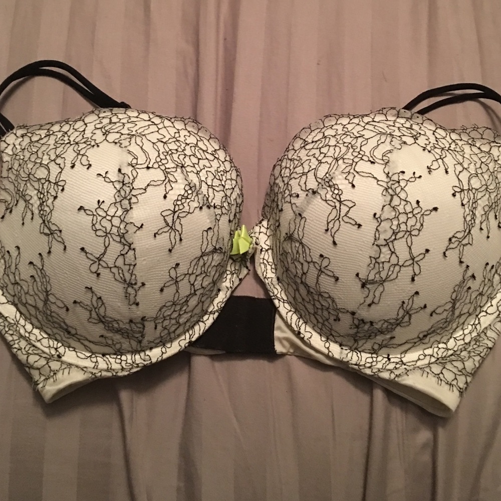 34dd Victoria's Secret very sexy push-up bra