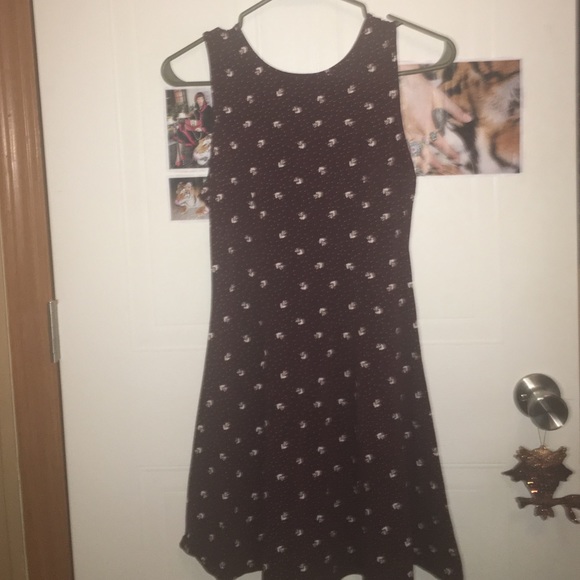 red patterned dress with open back - Picture 2 of 3