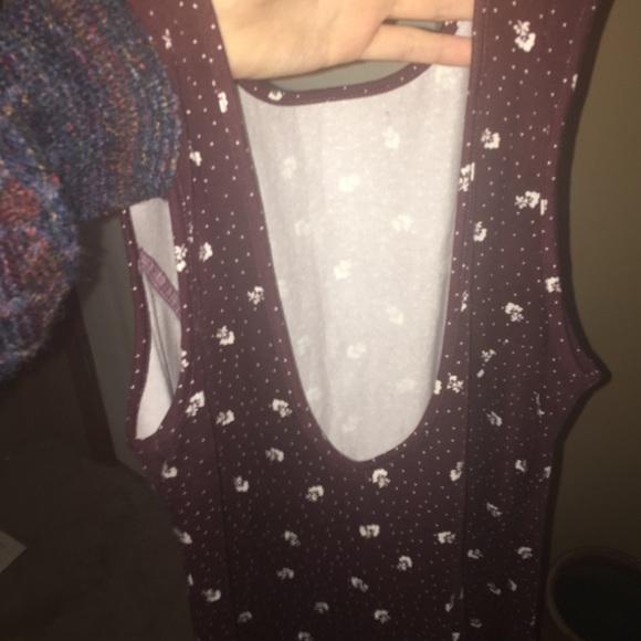 red patterned dress with open back - Picture 3 of 3