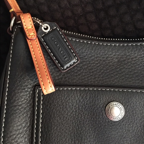 Price drop!💥  100% authentic COACH handbag - Picture 4 of 4