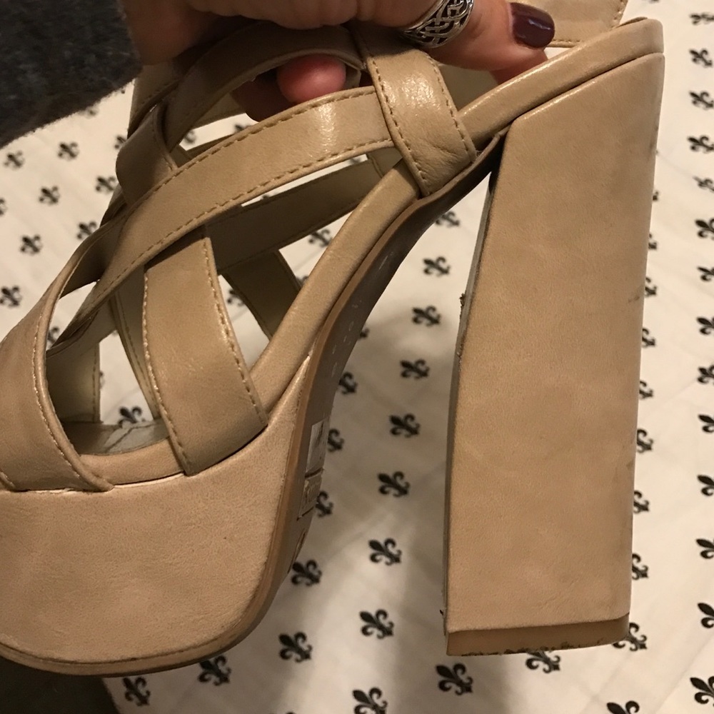 Heels - Picture 3 of 3