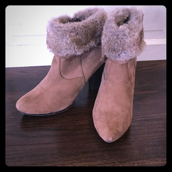 Almost New booties! Cute and comfortable! - Picture 1 of 4