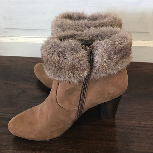 Almost New booties! Cute and comfortable! - Picture 2 of 4