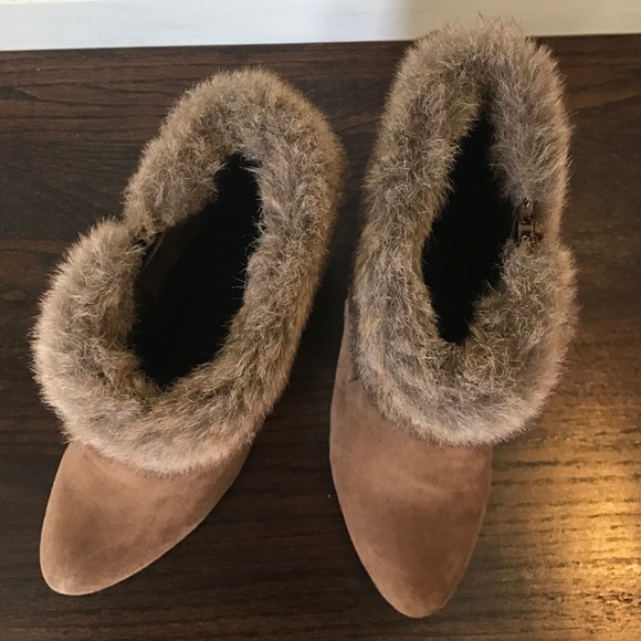 Almost New booties! Cute and comfortable! - Picture 3 of 4