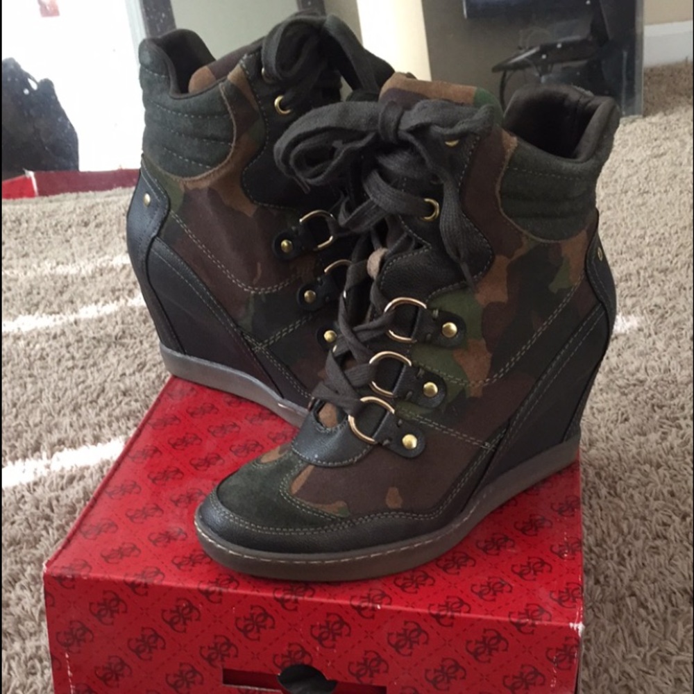 Guess wedge boots
