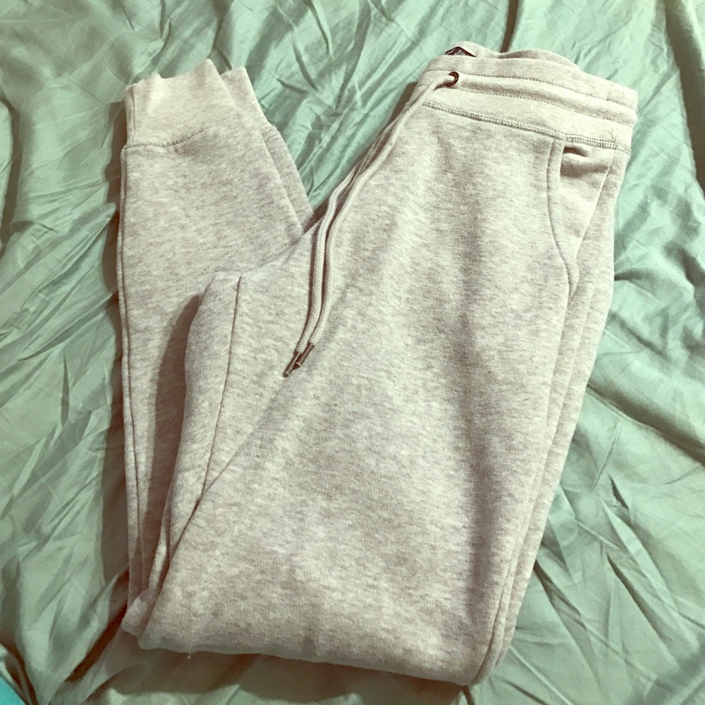 Women's AEO joggers. Never been worn.