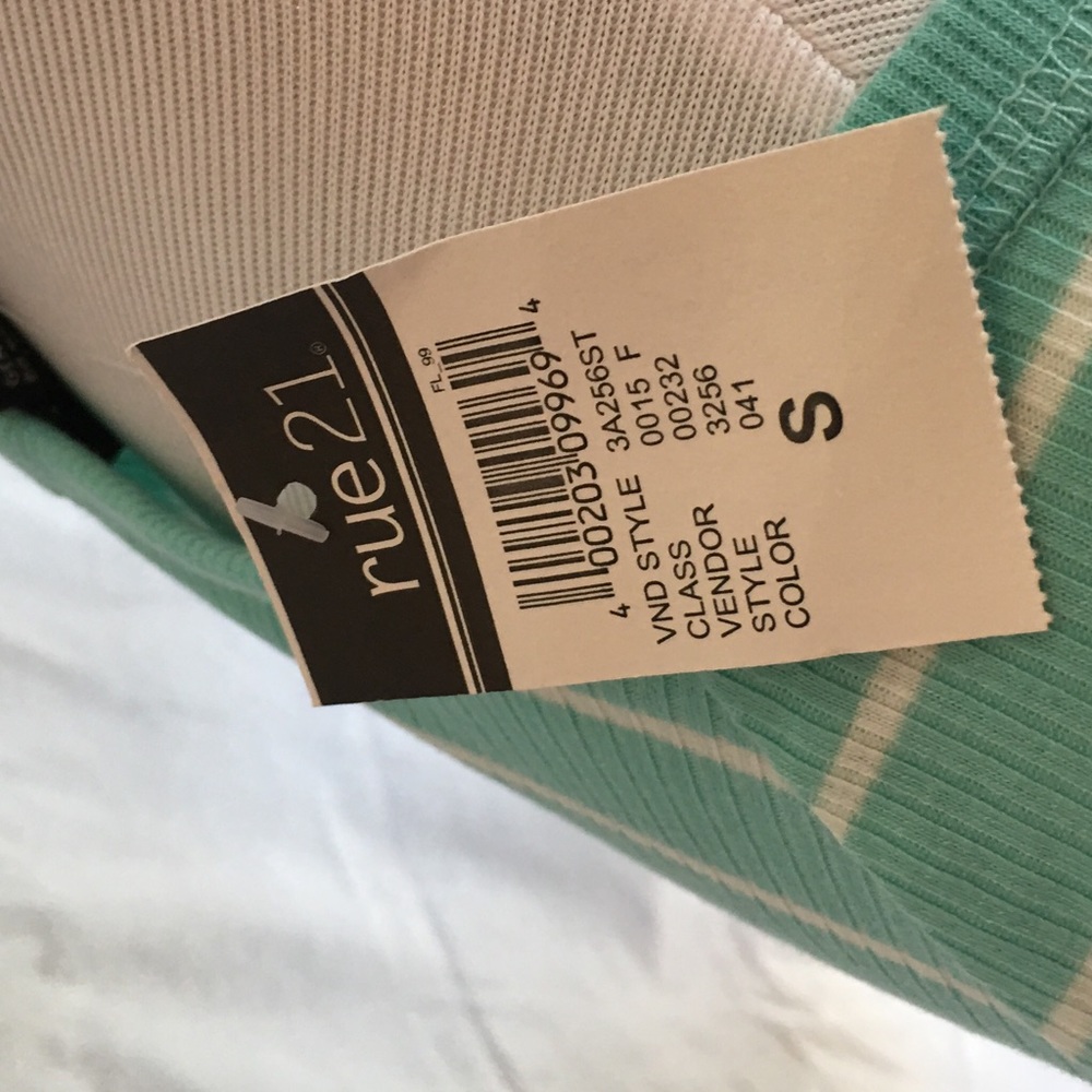 NWT Rue21 Top - Picture 2 of 3