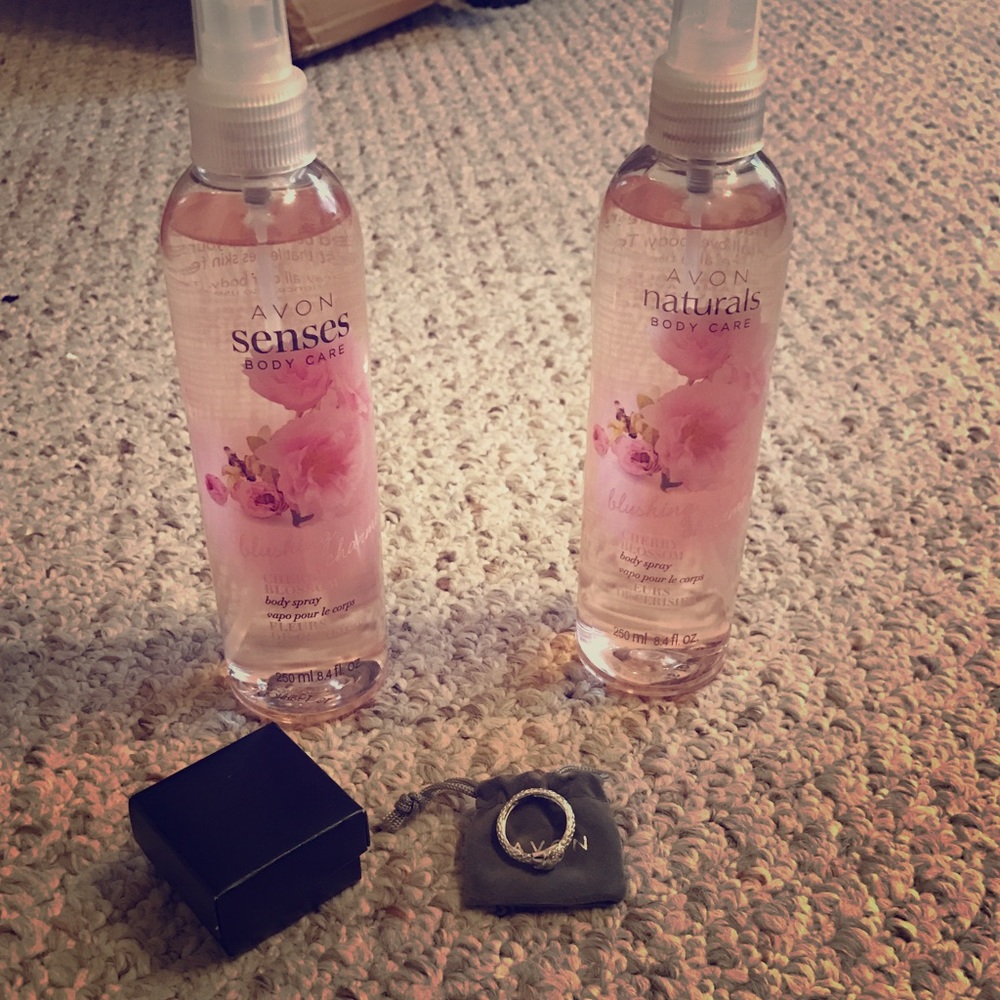 Avon Silver Ring and two body spray bundle