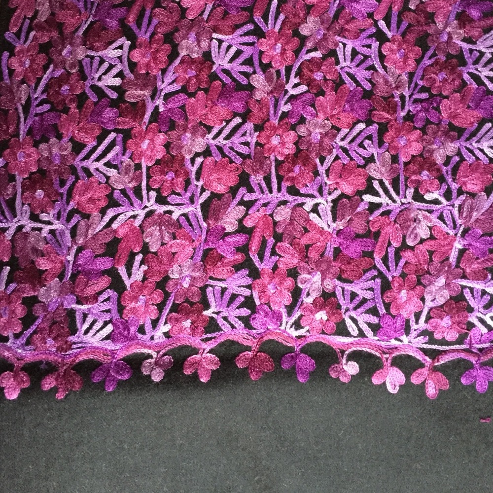 Shawl/scarf - wool/cashmere mix embroidered w silk