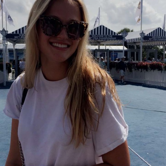 Meet your Posher, Madison - Picture 4 of 4