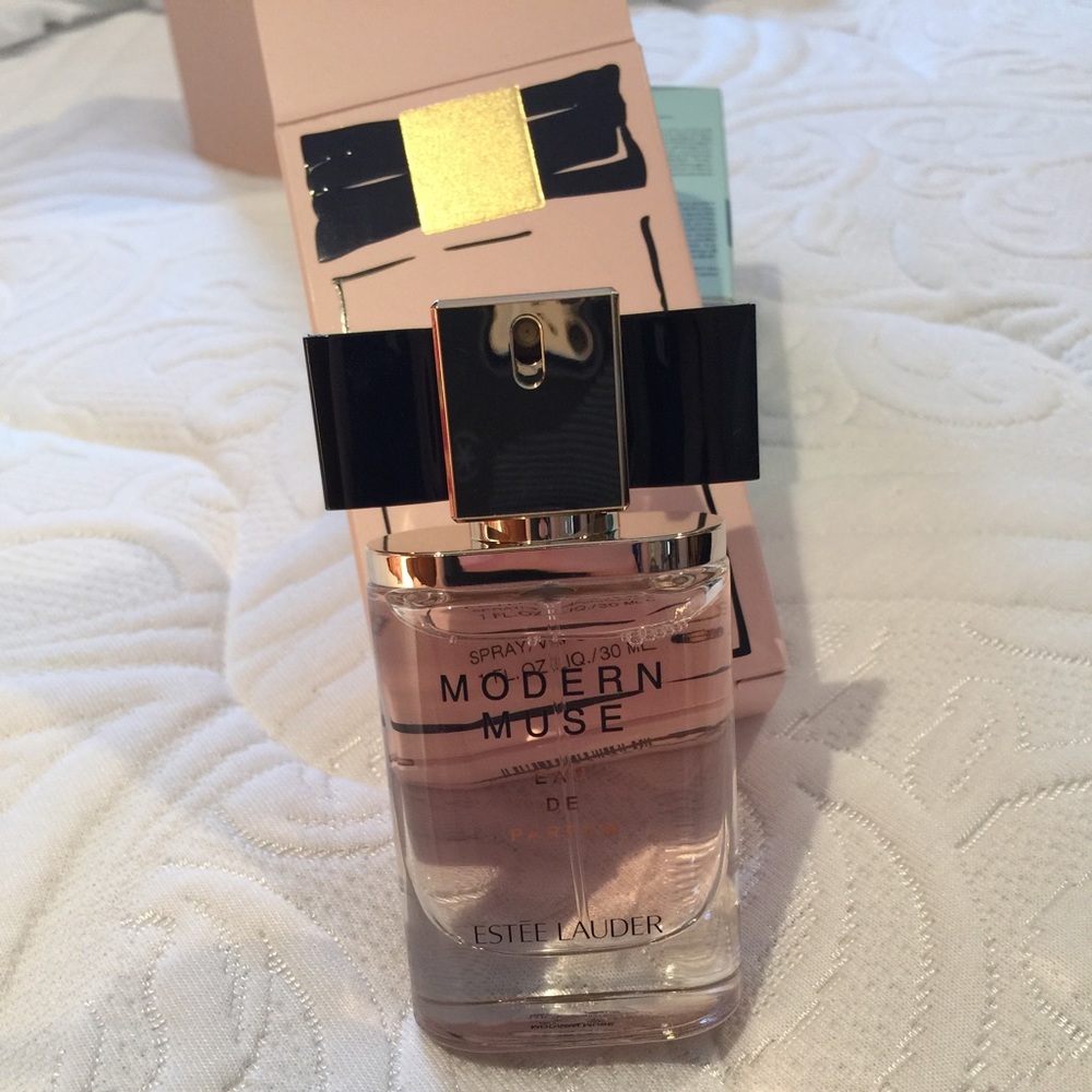 Estée Lauder " Modern Muse " perfume