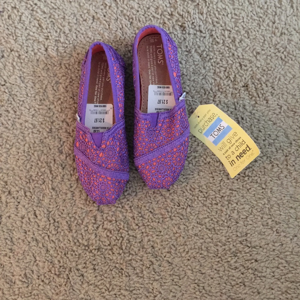 Toms shoes kids size 13.5