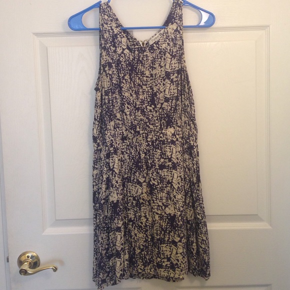 Blue and beige, geo-pattern, mid-thigh dress. - Picture 1 of 3