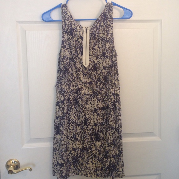 Blue and beige, geo-pattern, mid-thigh dress. - Picture 3 of 3